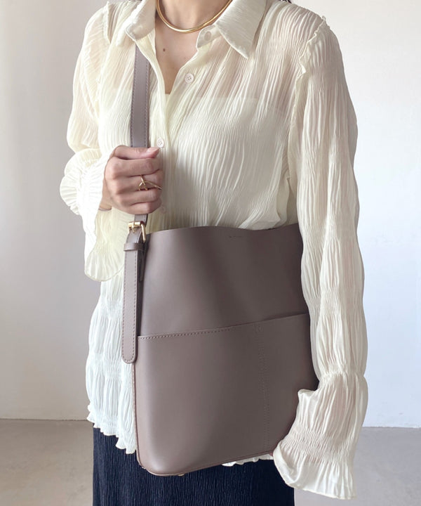 【A4収納可】フェイクレザーバケツショルダーバッグ | WOMEN | WR1223001 | グレイッシュベージュ