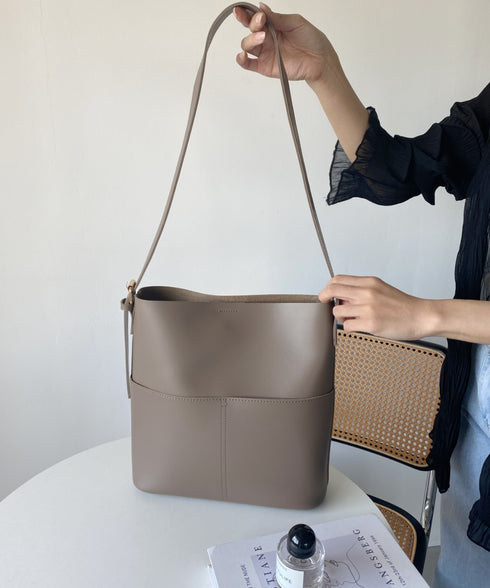 【A4収納可】フェイクレザーバケツショルダーバッグ | WOMEN | WR1223001 | グレイッシュベージュ
