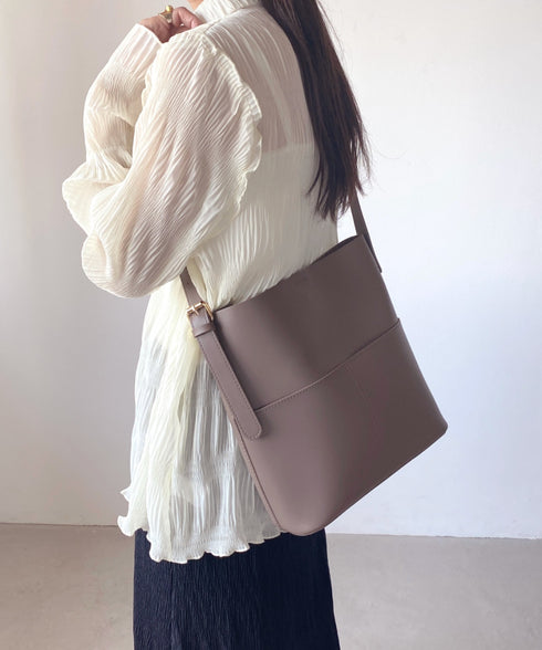 【A4収納可】フェイクレザーバケツショルダーバッグ | WOMEN | WR1223001 | グレイッシュベージュ