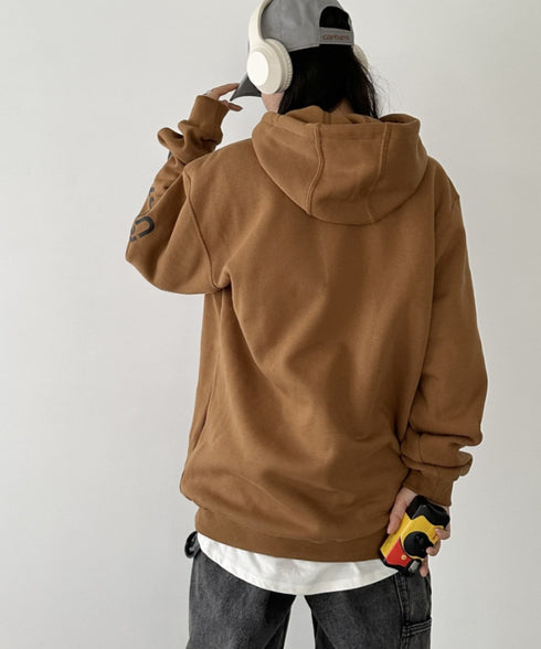 Carhartt(カーハート)/ ルーズフィット 袖ロゴ パーカー スウェット フーディー ミッドウエイト オーバーサイズ / K288 / Loose Fit Midweight Logo Sleeve Graphic Sweatshirt | IL2224045 | ブラウン