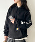 Carhartt(カーハート)/ ルーズフィット 袖ロゴ パーカー スウェット フーディー ミッドウエイト オーバーサイズ / K288 / Loose Fit Midweight Logo Sleeve Graphic Sweatshirt | IL2224045 | ブラック