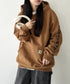 Carhartt(カーハート)/ ルーズフィット 袖ロゴ パーカー スウェット フーディー ミッドウエイト オーバーサイズ / K288 / Loose Fit Midweight Logo Sleeve Graphic Sweatshirt | IL2224045 | ブラウン