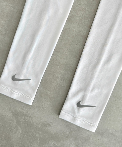 NIKE(ナイキ)/アームカバー スウッシュ ライトウェイト ドライフィット ランニングスリーブ 2.0 | IL6233003 | ホワイト