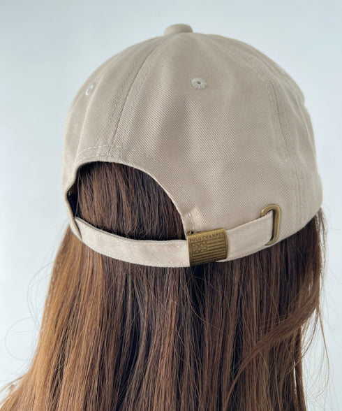 【POLOCHAMPS/ポロチャンプス】別注 ワンポイント 刺繍 ユニセックス ローキャップ | CL5231380 | グレイッシュベージュ