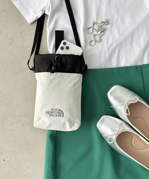 国内未発売 THE NORTH FACE(ザ・ノースフェイス)/ストリングギャザーミニショルダー スマホショルダー ポーチ/SIMPLE STRING BAG MINI | IL1231017 | ホワイト