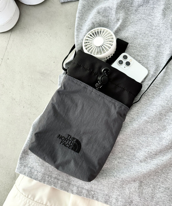 国内未発売 THE NORTH FACE(ザ・ノースフェイス)/ストリングギャザーミニショルダー スマホショルダー ポーチ/SIMPLE STRING BAG MINI | IL1231017 | チャコール