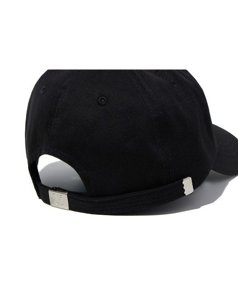 WOOALONG(ウアロン)/シグネチャー ロゴ ベースボール キャップ サイズ調整可能/Signature Logo ball cap | IL5231046 | ブラック