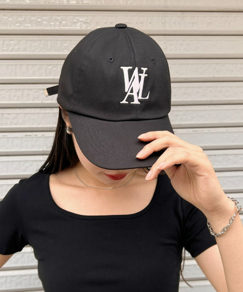 WOOALONG(ウアロン)/シグネチャー ロゴ ベースボール キャップ サイズ調整可能/Signature Logo ball cap | IL5231046 | ブラック
