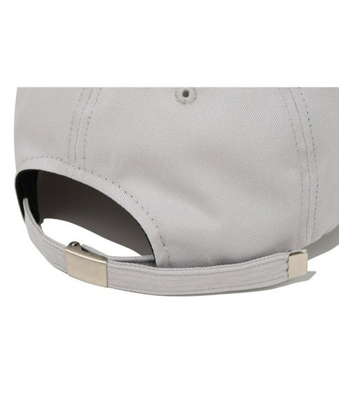 WOOALONG(ウアロン)/シグネチャー ロゴ ベースボール キャップ サイズ調整可能/Signature Logo ball cap | IL5231046 | ライトグレー