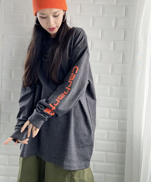 Carhartt(カーハート)/袖ロゴ ロンT USA規格 ルーズフィット ヘビーウェイト 6.75Oz ビッグサイズ オーバーサイズ コットン K231/ LOOSE FIT HEAVYWEIGHT LONG-SLEEVE LOGO SLEEVE GRAPHIC T-SHIRT | IM2233010 | ダークグレー