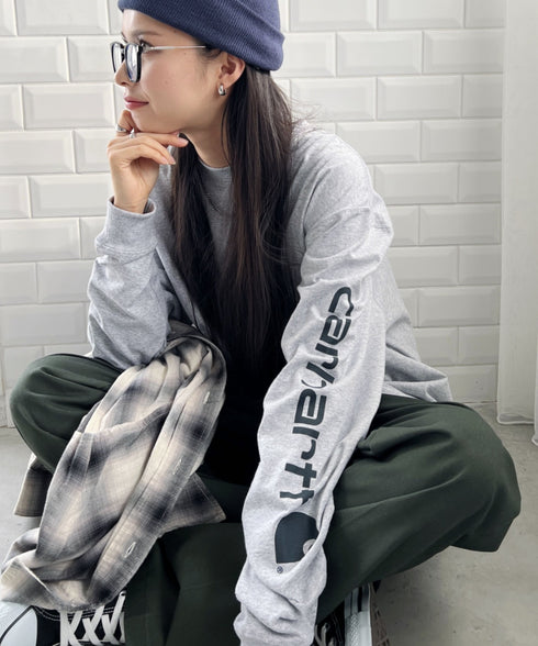 Carhartt(カーハート)/袖ロゴ ロンT USA規格 ルーズフィット ヘビーウェイト 6.75Oz ビッグサイズ オーバーサイズ コットン K231/ LOOSE FIT HEAVYWEIGHT LONG-SLEEVE LOGO SLEEVE GRAPHIC T-SHIRT | IM2233010 | グレー
