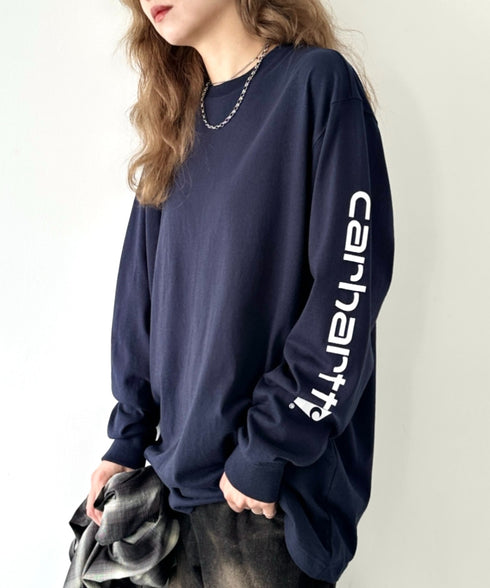 Carhartt(カーハート)/袖ロゴ ロンT USA規格 ルーズフィット ヘビーウェイト 6.75Oz ビッグサイズ オーバーサイズ コットン K231/ LOOSE FIT HEAVYWEIGHT LONG-SLEEVE LOGO SLEEVE GRAPHIC T-SHIRT | IM2233010 | ネイビー