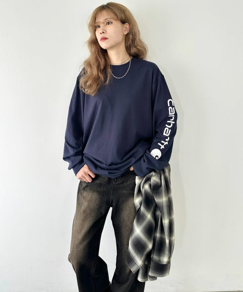 Carhartt(カーハート)/袖ロゴ ロンT USA規格 ルーズフィット ヘビーウェイト 6.75Oz ビッグサイズ オーバーサイズ コットン K231/ LOOSE FIT HEAVYWEIGHT LONG-SLEEVE LOGO SLEEVE GRAPHIC T-SHIRT | IM2233010 | ネイビー