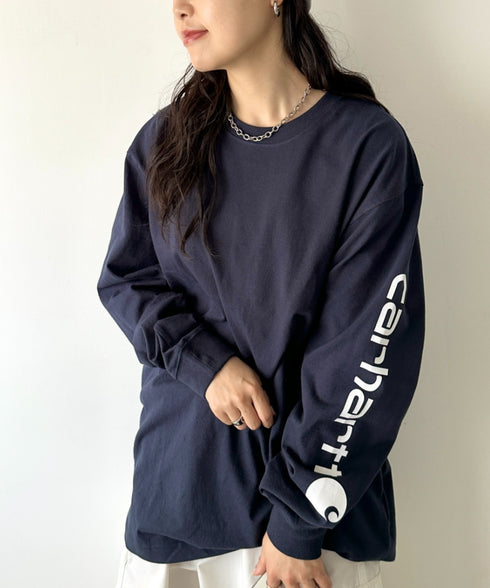 Carhartt(カーハート)/袖ロゴ ロンT USA規格 ルーズフィット ヘビーウェイト 6.75Oz ビッグサイズ オーバーサイズ コットン K231/ LOOSE FIT HEAVYWEIGHT LONG-SLEEVE LOGO SLEEVE GRAPHIC T-SHIRT | IM2233010 | ネイビー