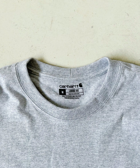 Carhartt(カーハート)/袖ロゴ ロンT USA規格 ルーズフィット ヘビーウェイト 6.75Oz ビッグサイズ オーバーサイズ コットン K231/ LOOSE FIT HEAVYWEIGHT LONG-SLEEVE LOGO SLEEVE GRAPHIC T-SHIRT | IM2233010 | グレー