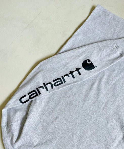 Carhartt(カーハート)/袖ロゴ ロンT USA規格 ルーズフィット ヘビーウェイト 6.75Oz ビッグサイズ オーバーサイズ コットン K231/ LOOSE FIT HEAVYWEIGHT LONG-SLEEVE LOGO SLEEVE GRAPHIC T-SHIRT | IM2233010 | グレー