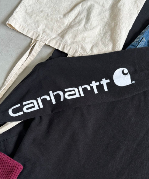Carhartt(カーハート)/袖ロゴ ロンT USA規格 ルーズフィット ヘビーウェイト 6.75Oz ビッグサイズ オーバーサイズ コットン K231/ LOOSE FIT HEAVYWEIGHT LONG-SLEEVE LOGO SLEEVE GRAPHIC T-SHIRT | IM2233010 | ブラック