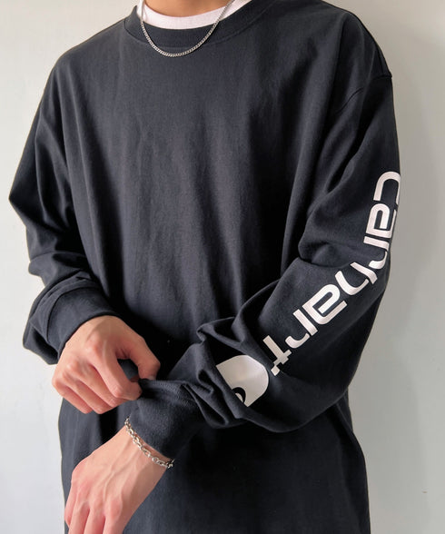 Carhartt(カーハート)/袖ロゴ ロンT USA規格 ルーズフィット ヘビーウェイト 6.75Oz ビッグサイズ オーバーサイズ コットン K231/ LOOSE FIT HEAVYWEIGHT LONG-SLEEVE LOGO SLEEVE GRAPHIC T-SHIRT | IM2233010 | ブラック