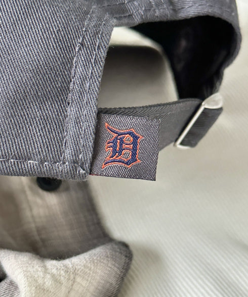 NEW ERA(ニューエラ)/9TWENTY MLB CORE CLASSIC 限定 メジャーリーグ べースボール ロゴキャップ MLB公式 チームロゴネームタグ アジャスター付 サイズ調整可能 | IM5232030 | チャコールグレー