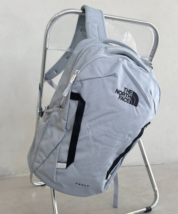 【USAモデル】THE NORTH FACE(ザ・ノースフェイス)/大容量 27L収納 A4・15インチ対応 リュック バックパック/Vault | IM1231057 | グレー
