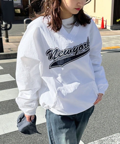 カレッジロゴ刺繍ナイロンプルオーバー | CL2233853 | ホワイト