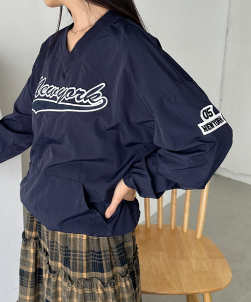 カレッジロゴ刺繍ナイロンプルオーバー | CL2233853 | ネイビー