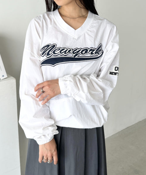 カレッジロゴ刺繍ナイロンプルオーバー | CL2233853 | ホワイト