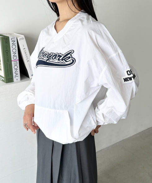 カレッジロゴ刺繍ナイロンプルオーバー | CL2233853 | ホワイト