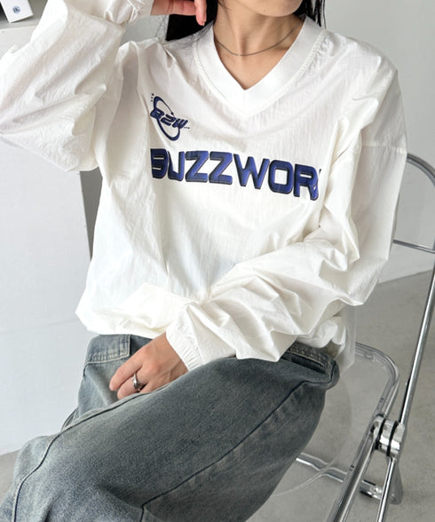 カレッジロゴ刺繍ナイロンプルオーバー | CL2233853 | ホワイト系その他