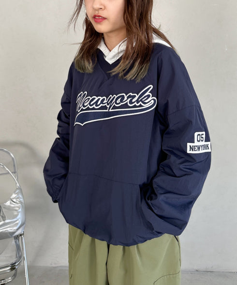 カレッジロゴ刺繍ナイロンプルオーバー | CL2233853 | ネイビー