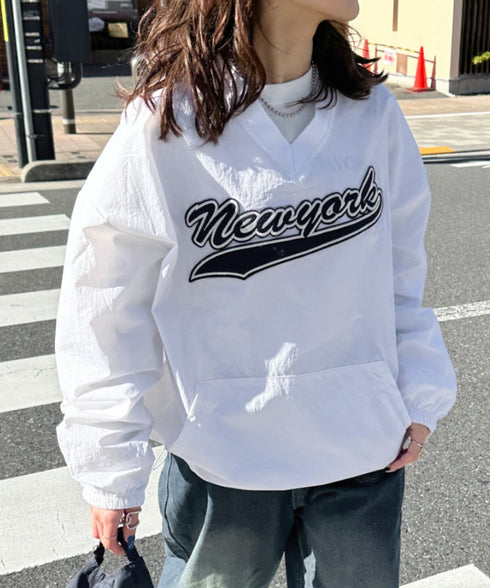 カレッジロゴ刺繍ナイロンプルオーバー | CL2233853 | ホワイト