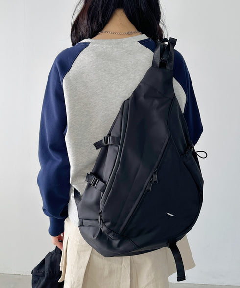 ワンポイントボディバッグ/ユニセックス メッセンジャーバッグ | CL12410160 | ブラック