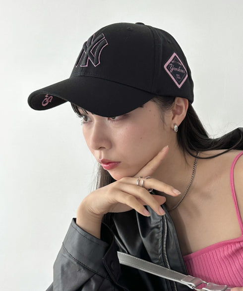 MLB Korea(エムエルビーコリア)/ダイヤモンド刺繍ロゴパッチボールキャップ メジャーリーグ べースボール ロゴキャップ サイズ調整可能/DIAMOND LOGO PATCH BALL CAP | AT52410317 | ブラック×ピンク