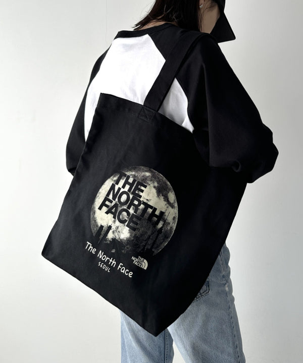 国内未発売 THE NORTH FACE(ザ・ノースフェイス)/A4対応 大容量 プリント コットン キャンバストートバッグ/TNF COTTON TOTE SEOUL | IM12410399 | ブラック