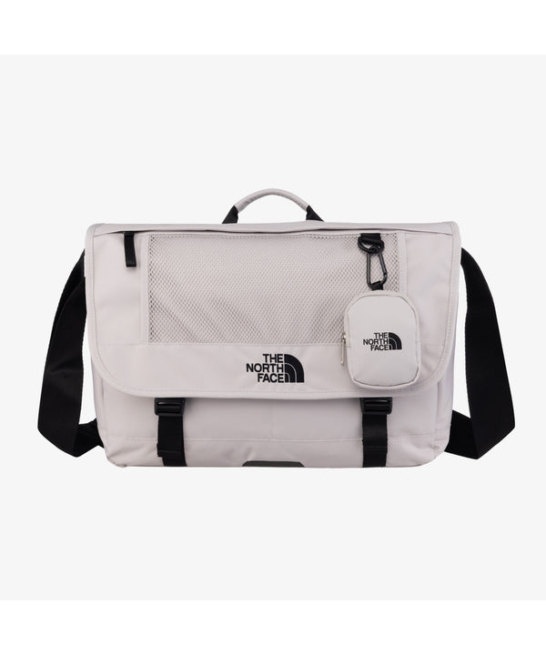THE NORTH FACE(ザ・ノースフェイス)/カラビナミニポーチ付 A4 対応 収納ポケット多数 ショルダーバッグ/SUPER MESSENGER BAG L | IM12410428 | ホワイト