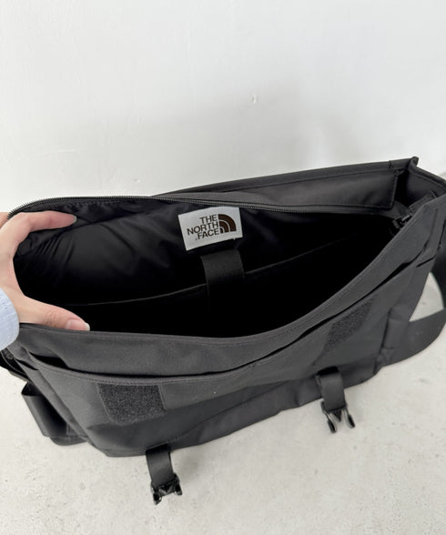 THE NORTH FACE(ザ・ノースフェイス)/カラビナミニポーチ付 A4 対応 収納ポケット多数 ショルダーバッグ/SUPER MESSENGER BAG L | IM12410428 | ブラック