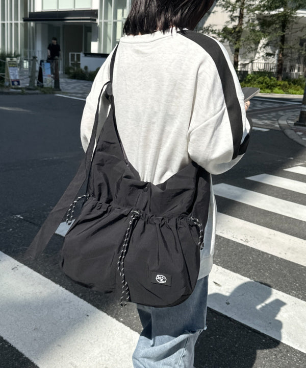 【A4サイズ対応】ドローコードナイロンショルダーバッグ | CL1243006 | ブラック