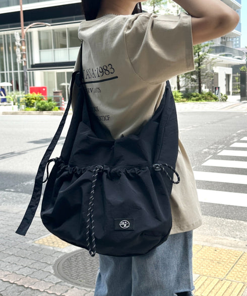 【A4サイズ対応】ドローコードナイロンショルダーバッグ | CL1243006 | ブラック