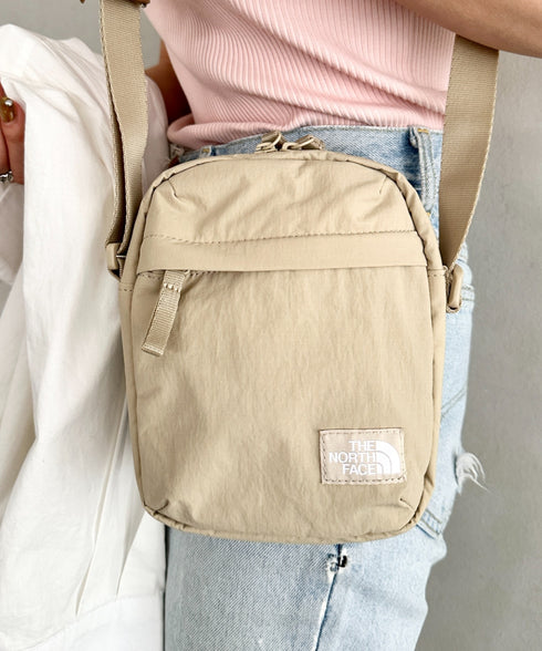 THE NORTH FACE(ザ・ノースフェイス)/長さ調整可能 ワンポイント ロゴ刺繍 ショルダー クロス ミニバッグ/TRAVEL CROSS BAG S | IM1243028 | ライトベージュ