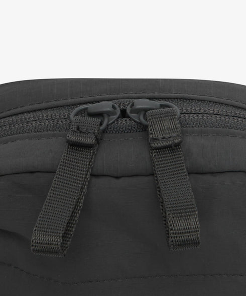 THE NORTH FACE(ザ・ノースフェイス)/長さ調整可能 ワンポイント ロゴ刺繍 ショルダー クロス ミニバッグ/TRAVEL CROSS BAG S | IM1243028 | チャコールグレー