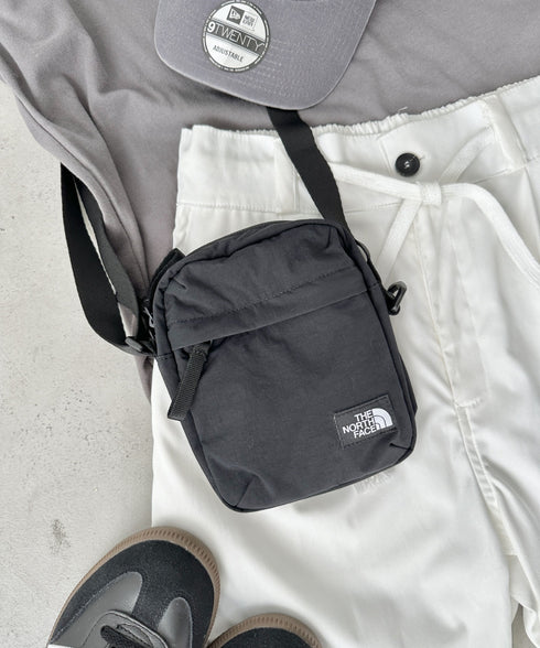 THE NORTH FACE(ザ・ノースフェイス)/長さ調整可能 ワンポイント ロゴ刺繍 ショルダー クロス ミニバッグ/TRAVEL CROSS BAG S | IM1243028 | ブラック