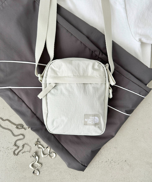 THE NORTH FACE(ザ・ノースフェイス)/長さ調整可能 ワンポイント ロゴ刺繍 ショルダー クロス ミニバッグ/TRAVEL CROSS BAG S | IM1243028 | ホワイト