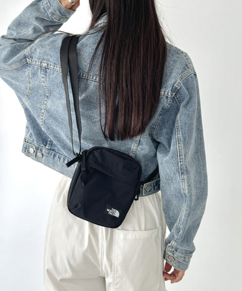 THE NORTH FACE(ザ・ノースフェイス)/長さ調整可能 ワンポイント ロゴ刺繍 ショルダー クロス ミニバッグ/TRAVEL CROSS BAG S | IM1243028 | ブラック