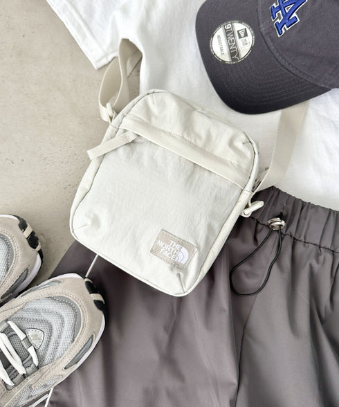 THE NORTH FACE(ザ・ノースフェイス)/長さ調整可能 ワンポイント ロゴ刺繍 ショルダー クロス ミニバッグ/TRAVEL CROSS BAG S | IM1243028 | ホワイト