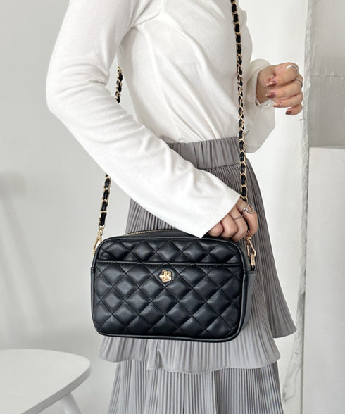 フラワーモチーフ キルティング チェーンショルダーバッグ | CL1243077 | ブラック
