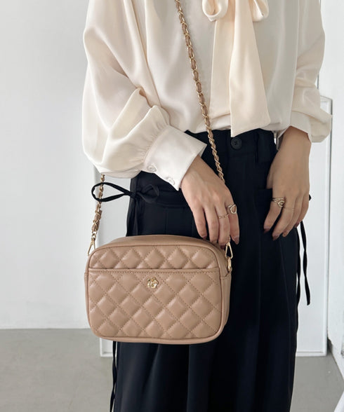 フラワーモチーフ キルティング チェーンショルダーバッグ | CL1243077 | ベージュ