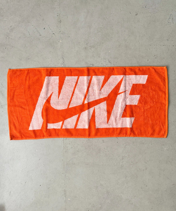 Nike(ナイキ)/ロゴ 文字入り ジャガードタオル ミディアム スポーツタオル | IM6241444 | オレンジ