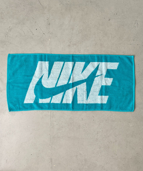 Nike(ナイキ)/ロゴ 文字入り ジャガードタオル ミディアム スポーツタオル | IM6241444 | ブルー