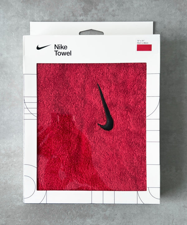 Nike(ナイキ)/ロゴ刺繍 文字入り ソリッドコアタオル ミディアム スポーツタオル | IM6241445 | レッド