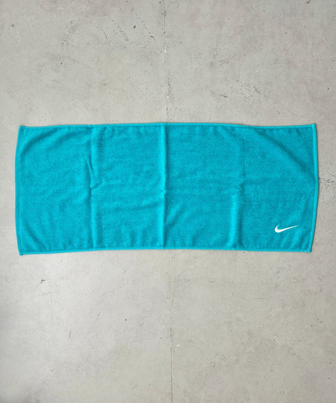 Nike(ナイキ)/ロゴ刺繍 文字入り ソリッドコアタオル ミディアム スポーツタオル | IM6241445 | ブルー